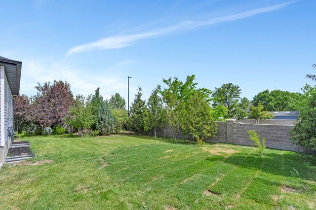 8453 S WINDMILL DR, West Jordan, UT 84081