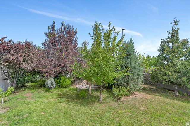 8453 S WINDMILL DR, West Jordan, UT 84081