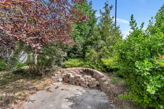 8453 S WINDMILL DR, West Jordan, UT 84081