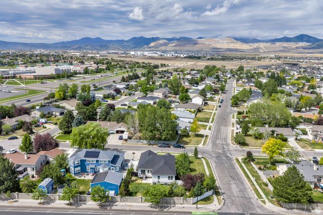 8453 S WINDMILL DR, West Jordan, UT 84081