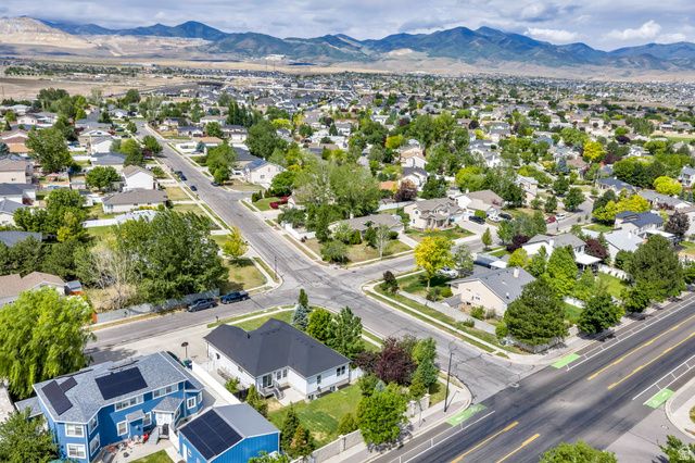 8453 S WINDMILL DR, West Jordan, UT 84081