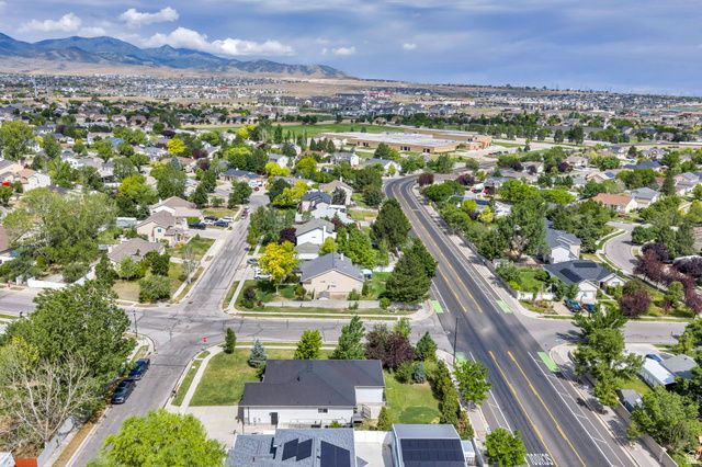 8453 S WINDMILL DR, West Jordan, UT 84081
