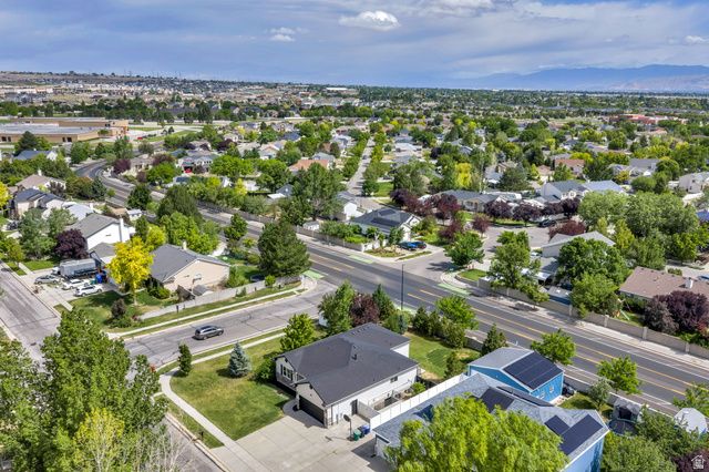 8453 S WINDMILL DR, West Jordan, UT 84081