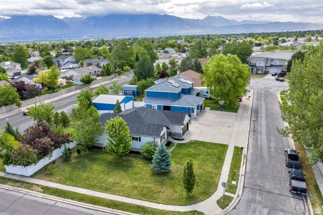 8453 S WINDMILL DR, West Jordan, UT 84081