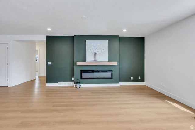 8453 S WINDMILL DR, West Jordan, UT 84081