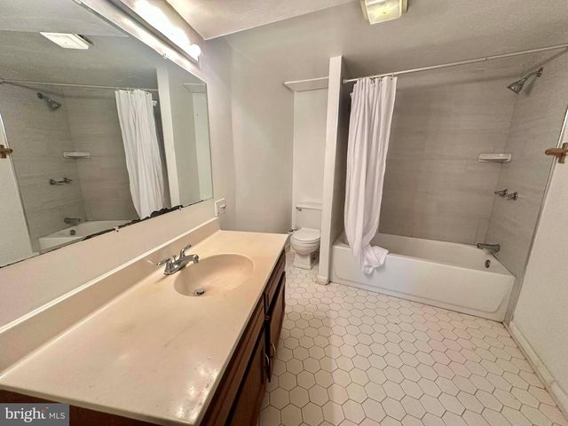 1818 N ADAMS ST, Arlington, VA 22201