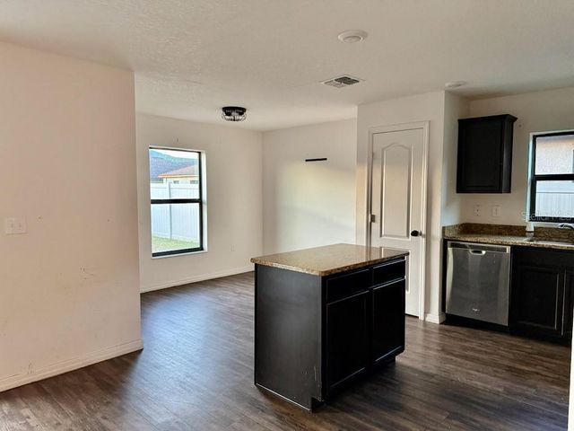 1740 CHATHAM GREEN CIRCLE, Ruskin, FL 33570