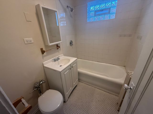 6348 13th Street A10, Berwyn, IL 60402
