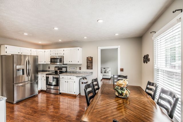 2205 Howell Rd, Greenbrier, TN 37073