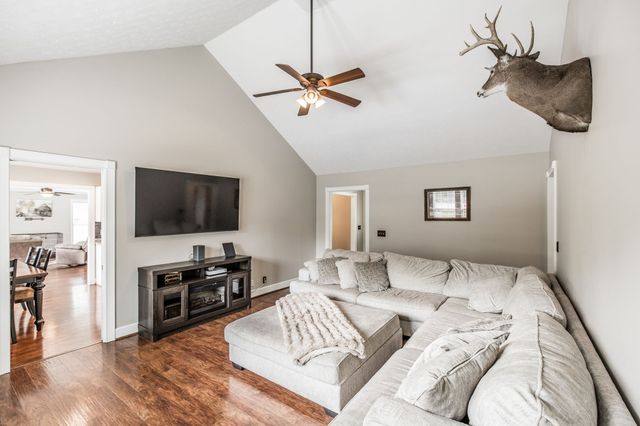 2205 Howell Rd, Greenbrier, TN 37073