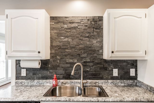 2205 Howell Rd, Greenbrier, TN 37073