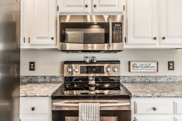 2205 Howell Rd, Greenbrier, TN 37073