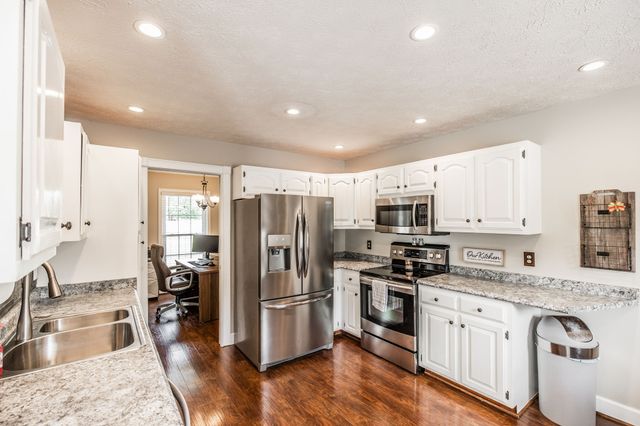 2205 Howell Rd, Greenbrier, TN 37073