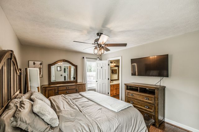 2205 Howell Rd, Greenbrier, TN 37073