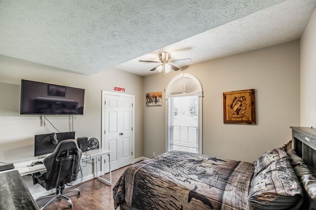 2205 Howell Rd, Greenbrier, TN 37073