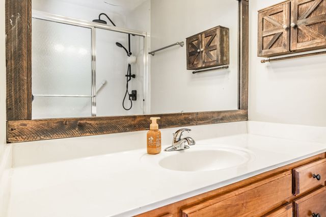 2205 Howell Rd, Greenbrier, TN 37073