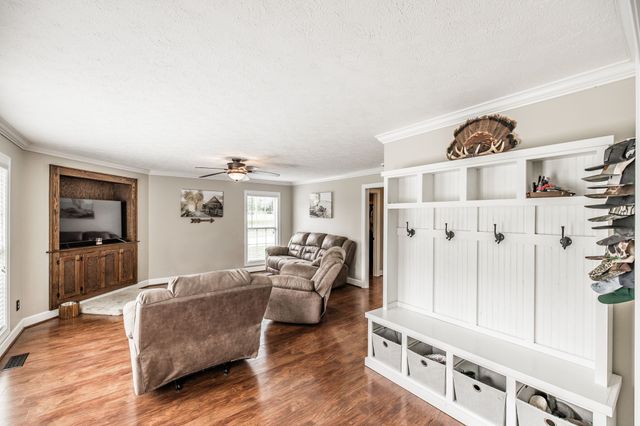 2205 Howell Rd, Greenbrier, TN 37073