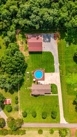 2205 Howell Rd, Greenbrier, TN 37073
