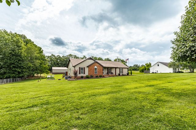 2205 Howell Rd, Greenbrier, TN 37073