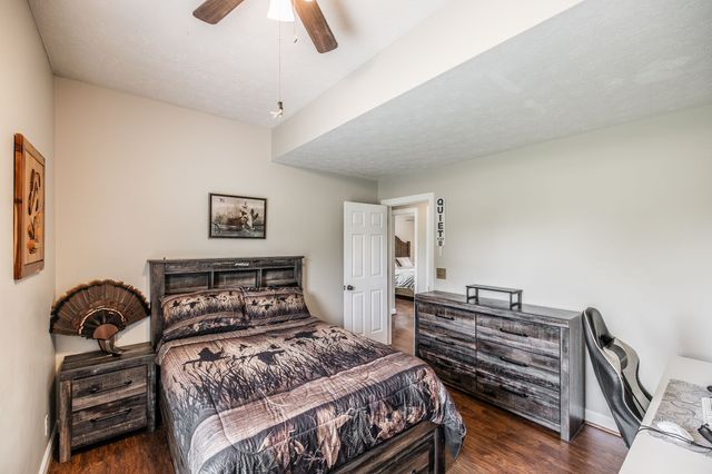 2205 Howell Rd, Greenbrier, TN 37073