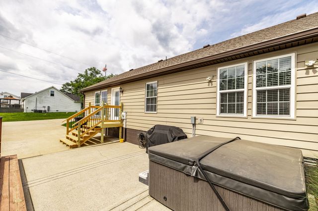 2205 Howell Rd, Greenbrier, TN 37073