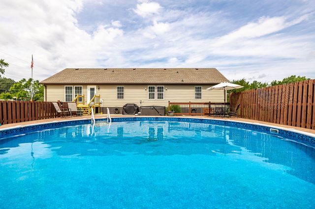 2205 Howell Rd, Greenbrier, TN 37073