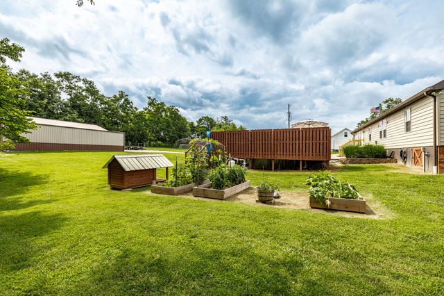 2205 Howell Rd, Greenbrier, TN 37073
