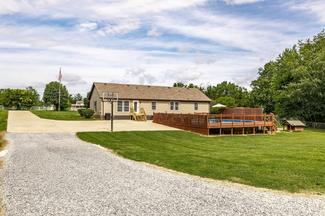 2205 Howell Rd, Greenbrier, TN 37073