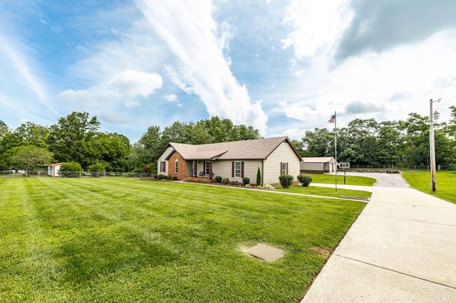 2205 Howell Rd, Greenbrier, TN 37073