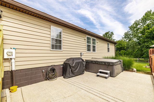 2205 Howell Rd, Greenbrier, TN 37073