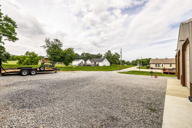 2205 Howell Rd, Greenbrier, TN 37073