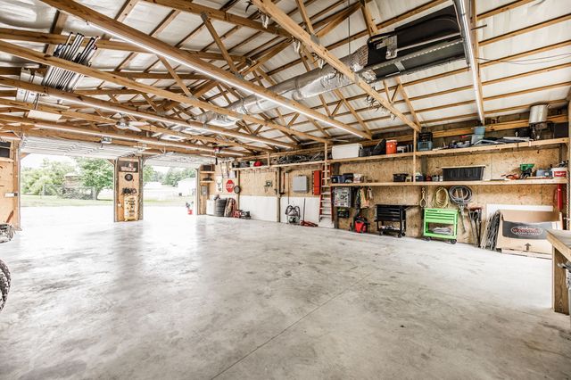 2205 Howell Rd, Greenbrier, TN 37073