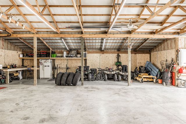 2205 Howell Rd, Greenbrier, TN 37073