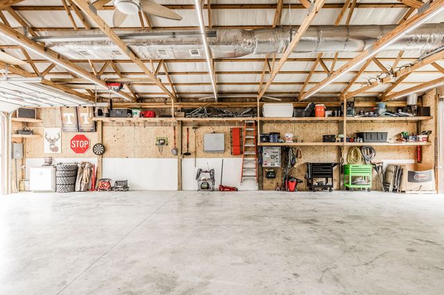 2205 Howell Rd, Greenbrier, TN 37073