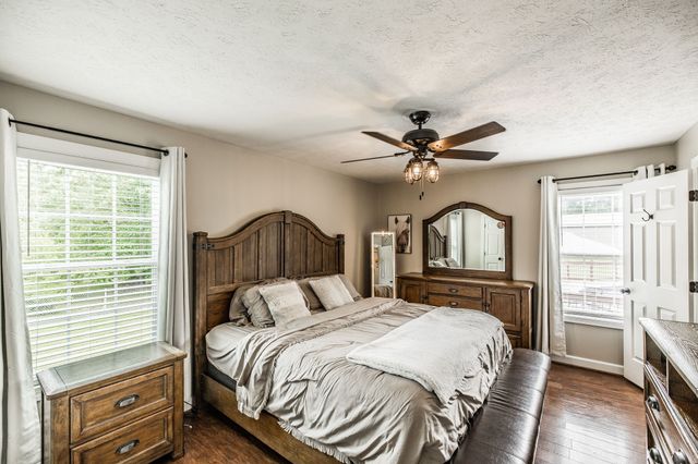 2205 Howell Rd, Greenbrier, TN 37073