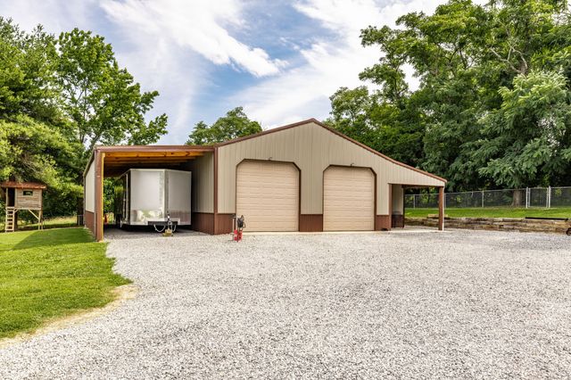 2205 Howell Rd, Greenbrier, TN 37073