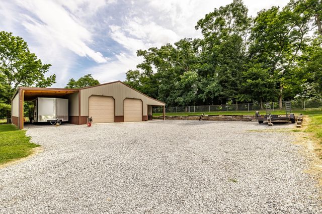 2205 Howell Rd, Greenbrier, TN 37073