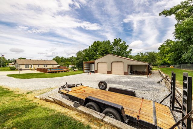 2205 Howell Rd, Greenbrier, TN 37073