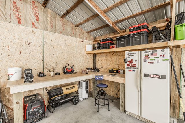 2205 Howell Rd, Greenbrier, TN 37073