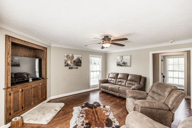 2205 Howell Rd, Greenbrier, TN 37073