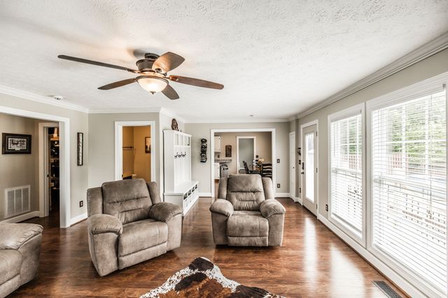 2205 Howell Rd, Greenbrier, TN 37073