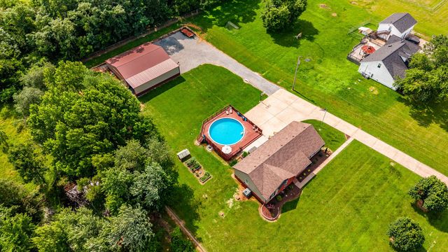 2205 Howell Rd, Greenbrier, TN 37073