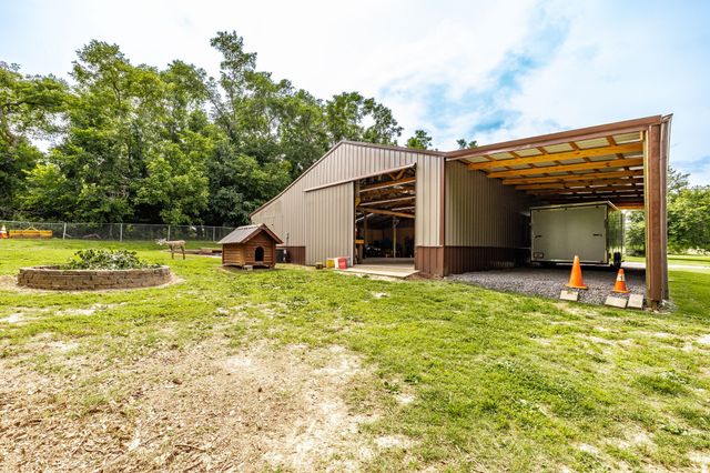 2205 Howell Rd, Greenbrier, TN 37073