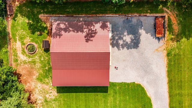 2205 Howell Rd, Greenbrier, TN 37073