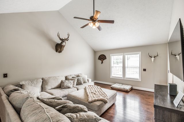 2205 Howell Rd, Greenbrier, TN 37073