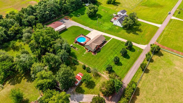 2205 Howell Rd, Greenbrier, TN 37073