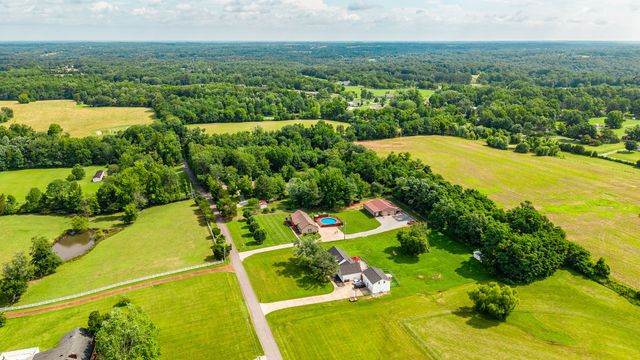 2205 Howell Rd, Greenbrier, TN 37073