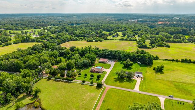 2205 Howell Rd, Greenbrier, TN 37073