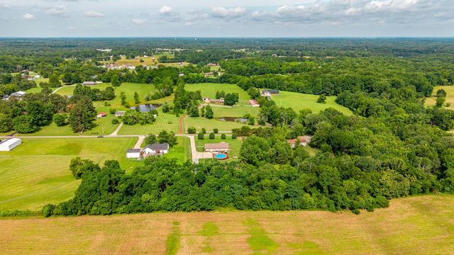 2205 Howell Rd, Greenbrier, TN 37073