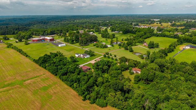 2205 Howell Rd, Greenbrier, TN 37073